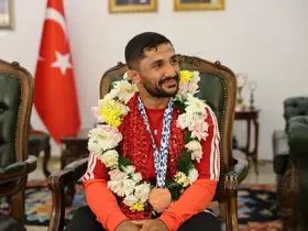 Iğdır Valisi Taşolar, bronz madalyalı milli judocu Salih Yıldız’ı ağırladı
