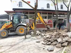 İhsaniye eski köy meydanı modern bir görünüme kavuşuyor
