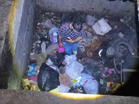 İhtiyaç gidermek için girdiği inşaatta 4 metrelik kuyuya düştü
