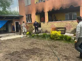İki katlı evin mutfağında çıkan yangın paniğe neden oldu
