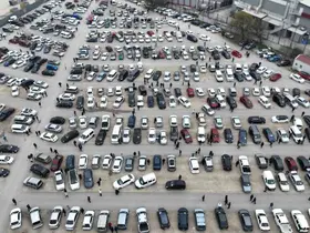 İkinci el oto pazarında buruk bayram
