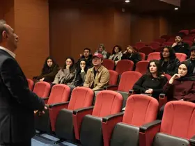 İletişim Fakültesi Dekanı Avcı, öğrencilerle buluştu
