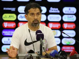 İlhan Palut: "Sahadaki görüntüye göre beraberliğin ideal bir sonuç olduğunu söyleyebilirim"
