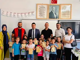 Ilıdağlı öğrenciler kırtasiye malzemeleri sevinci yaşadı
