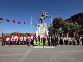 İlköğretim Haftası kutlama programı Edremit’te düzenlendi
