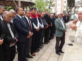 İmamın titreyen sesiyle konuşması duygulandırdı
