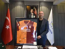 İncir hediyesine imzalı forma
