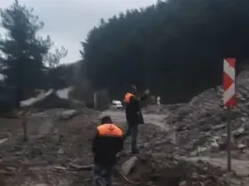 İnebolu-Doğanyurt-Cide karayolu heyelan sebebiyle ulaşıma kapandı
