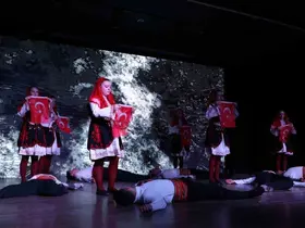 İnegöl’ün kurtuluşunun 103 yıllık hikayesi sahnede sergilendi
