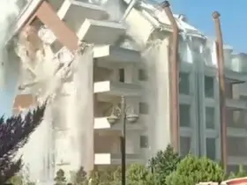 İş makinesinin darbesiyle 9 katlı bina yerle bir oldu
