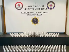 İş yerine narkotik baskını: 11 bin 650 sentetik ecza ele geçirildi
