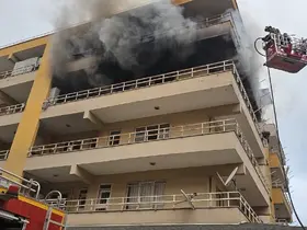 İskenderun’da apartman dairesinden alevler yükseldi
