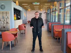 İskenderun’da gençlerin yeni buluşma noktası Genç Kafe’de çaylar ücretsiz
