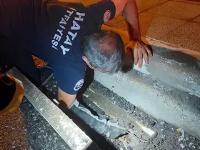 İskenderun’da mahsur kalan hayvanlar ekipler tarafından kurtarıldı
