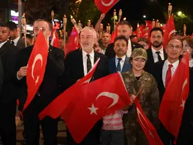 Isparta’da 30 Ağustos coşkusu fener alayı ve Kubat konseriyle yaşandı
