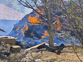 Isparta’da besihane yangını: Binlerce saman ve yonca balyası zarar gördü
