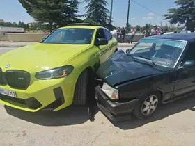 Isparta’da iki otomobil çarpıştı: 2 yaralı
