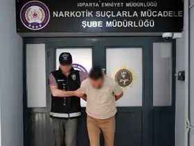 Isparta’da uyuşturucu ticareti suçundan 10 yıl hapis cezasıyla aranan şahıs yakalandı
