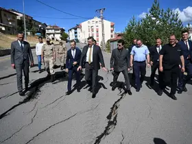 İspir’de yaşanan heyelan sonrası AFAD İl koordinasyon kurulu bölgede incelemelerde bulunuldu bir dizi karar aldı
