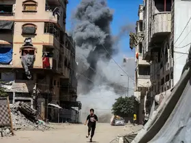 İsrail, Gazze’de yerinden edilmiş Filistinlileri hedef aldı: 62 ölü
