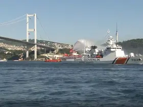 İstanbul Boğazı’nda 15 Temmuz şehitleri için tekne korteji oluşturuldu
