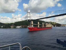 İstanbul Boğazı’nda gemi arızası nedeniyle trafik çift yönlü geçici olarak askıya alındı
