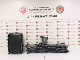 İstanbul Havalimanı’nda uyuşturucu operasyonu: 22,5 kilogram esrar ele geçirildi
