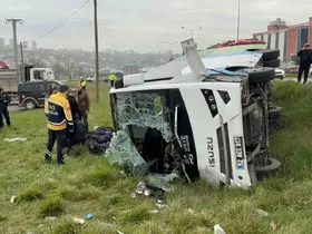 İstanbul’dan yarışmadan dönen öğrencileri taşıyan midibüs şarampole devrildi: 9’u öğrenci 15 yaralı
