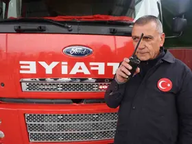 İtfaiye çavuşu 32 yılın ardından son telsiz anonsunu yaparak emekli oldu
