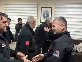 İtfaiyeciler ailelerinden uzakta yeni yıla girdi
