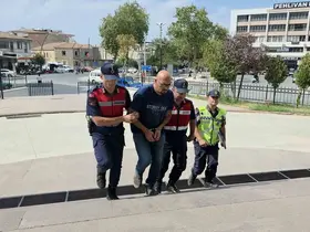 İzmir Büyükşehir personeli, FETÖ’den ihraç polis kimliğiyle yakalandı
