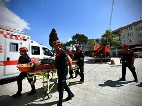İzmir İtfaiyesi’nden gerçeği aratmayan tatbikat

