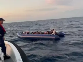 İzmir’de 138 düzensiz göçmen ve 2 göçmen kaçakçısı yakalandı
