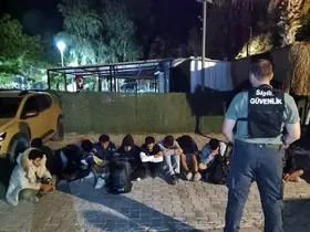 İzmir’de 14 düzensiz göçmen yakalandı
