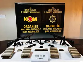 İzmir’de 4 kilonun üzerinde kokain ele geçirildi
