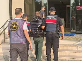 İzmir’de 60 ayrı suçtan aranan azılı suçlu JASAT’tan kaçamadı
