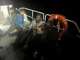 İzmir’de 66 düzensiz göçmen yakalandı
