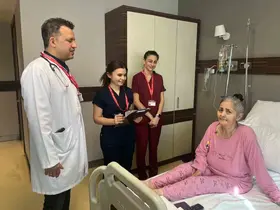 İzmir’de akciğerini kaybeden hasta karın dokusu nakliyle sağlığına kavuştu
