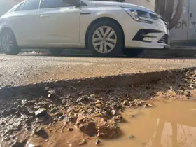 İzmir’de altyapı çalışmaları yolları köstebek yuvasına çevirdi

