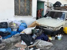 İzmir’de apartmanda ‘çöp ev’ isyanı
