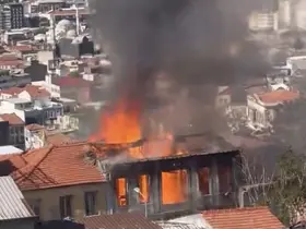 İzmir’de metruk binada yangın
