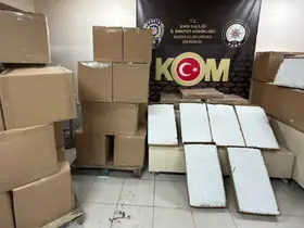 İzmir’de minibüsten 1 milyondan fazla makaron çıktı
