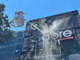 İzmir’de mobilya mağazasında yangın
