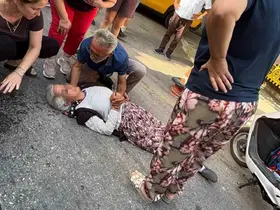 İzmir’de motosikletin çarptığı kadın yaralandı
