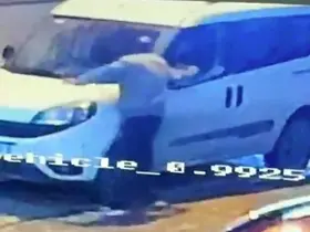 İzmir’de park halindeki araçlara saldırı kamerada
