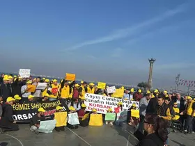İzmir’de taksicilerden ‘korsana hayır’ konvoyuna başkandan şartlı destek

