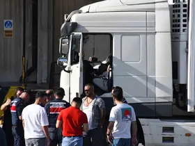 İzmir’de tır sürücüsü araç içerisinde ölü bulundu
