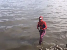 İzmirli Spiderman’den Van Gölü’ne dikkat çeken dalış
