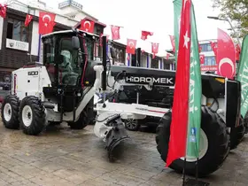 İznik Belediyesi, araç filosunu yeni greyder ile güçlendirdi
