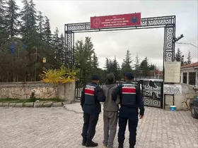 Jandarma aranan 42 kişiyi yakaladı
